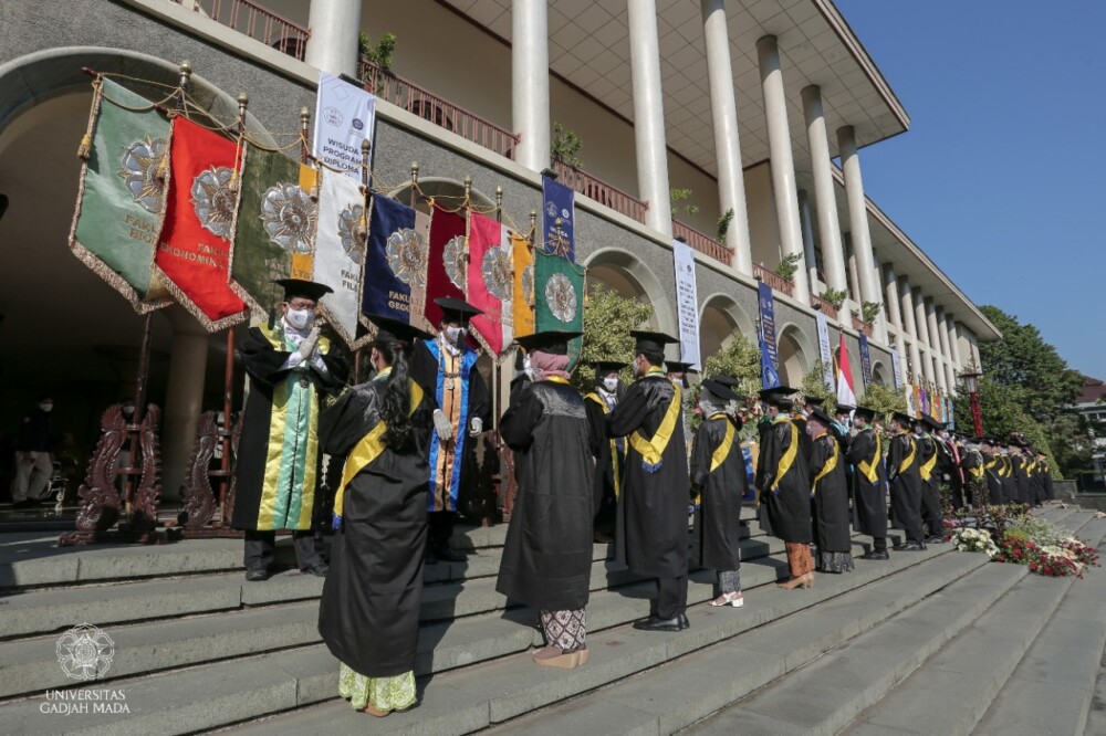 Rektor Ugm Mewisuda Lulusan Program Sarjana Dan Diploma