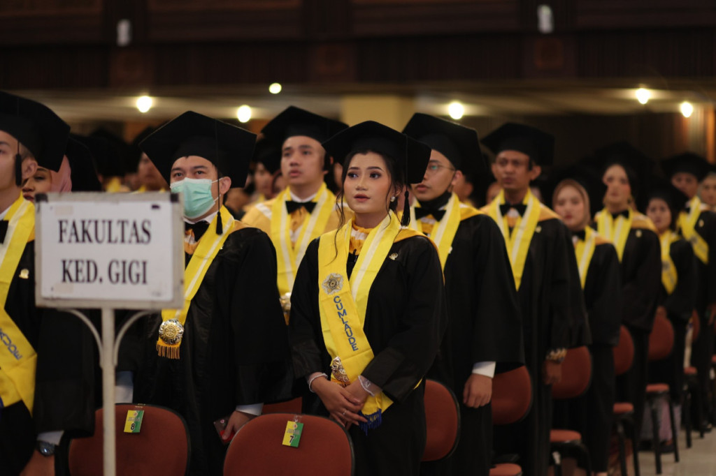 Rektor Ugm Mewisuda Lulusan Program Pascasarjana Universitas