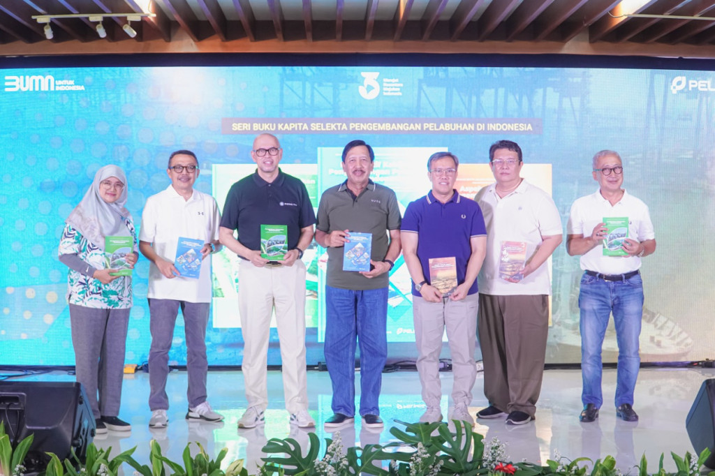 Pustral UGM Dan Pelindo Launching Buku Kapita Selekta Pengembangan