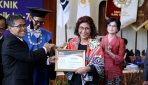 Basuki Hadimuljono dan Susi Pudjiastuti Terima Herman Johannes Award