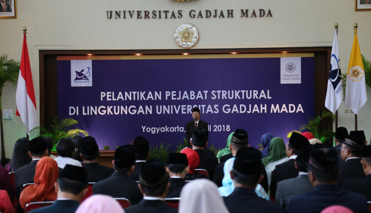 Wakil Rektor UGM Bambang Kironoto Lantik 120 Pejabat Baru