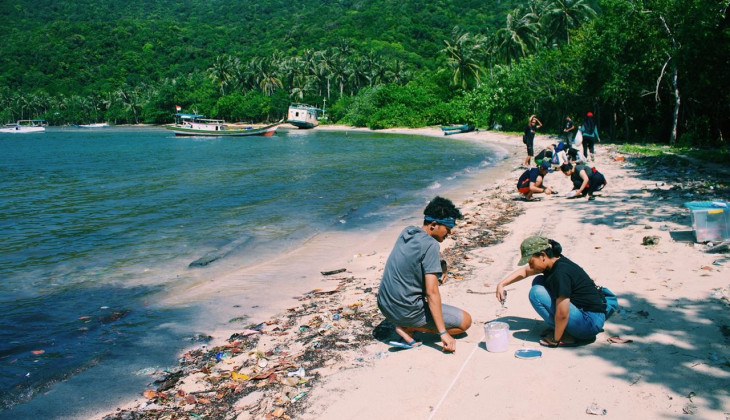 Unit Selam UGM Ajari Pelajar di Karimunjawa Kelola Sampah