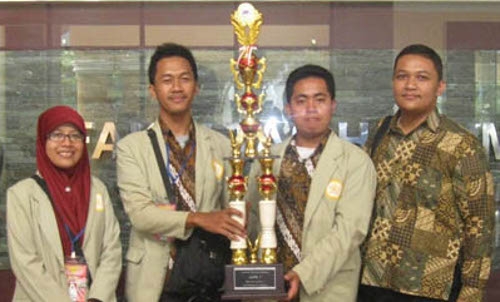 Tim FH UGM Raih Juara 2 dalam LKTI Nasional 