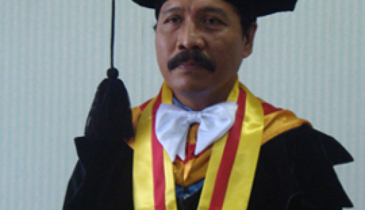 Raih Doktor Usai Teliti Seni Hias Pura Jagatnatha Bali