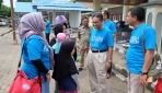 Rektor UGM Kunjungi Pengungsi Korban Gempa dan Tsunami Sulteng
