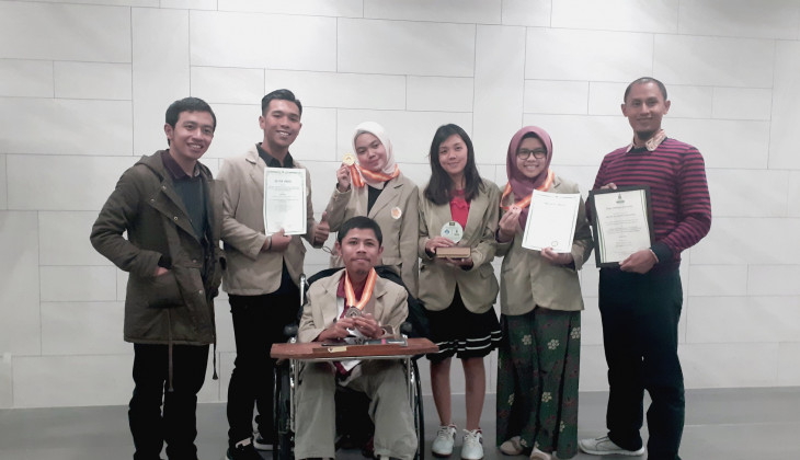 Sepatu untuk Pasien Lumpuh Rancangan Mahasiswa UGM Raih Penghargaan di Seoul