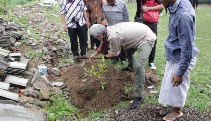 Ganjar Pranowo Kunjungi Lokasi KKN UGM Peduli Bencana Lombok