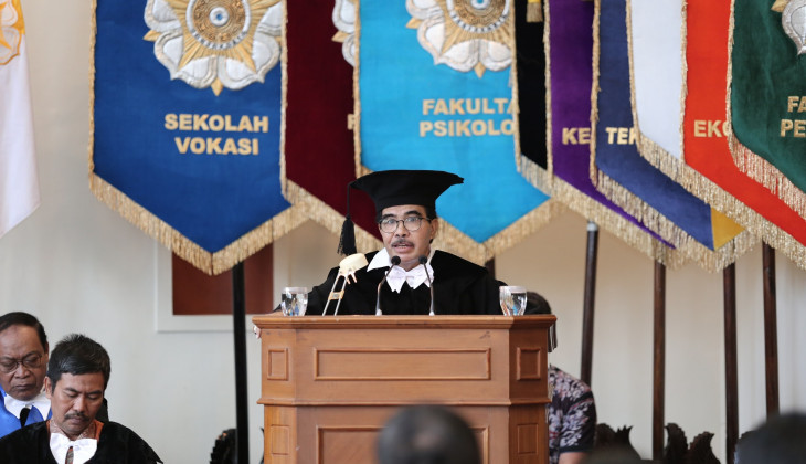 Menjadi Bagian Kekuasaan, Ujian Besar Untuk Kaum Intelektual