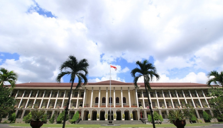 UGM Perguruan Tinggi Terbaik di Indonesia versi 4ICU