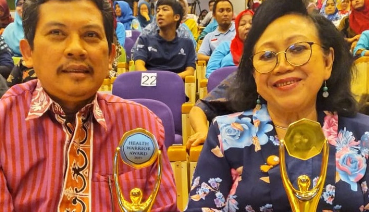 2 Guru Besar UGM Terima Health Warrior Award 2019