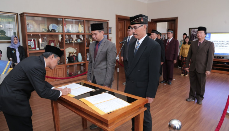 Rektor UGM Lantik 10 Pejabat Struktural