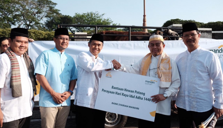 UGM dan BSM Serahkan Bantuan Kurban Melalui Masjid Kampus UGM