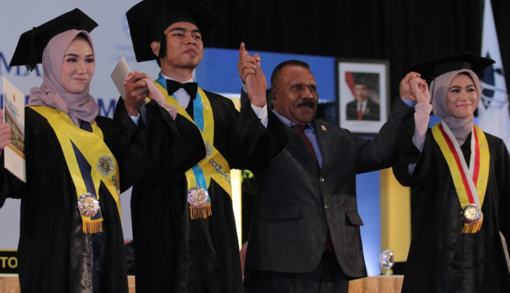 UGM Kembali Mewisuda 1.888 Lulusan Sarjana dan Diploma