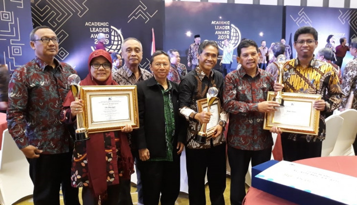 Rektor UGM Raih Academic Leader Award Kemristekdikti 2019