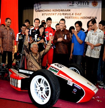 Mahasiswa UGM Luncurkan Mobil Formula Bimasakti