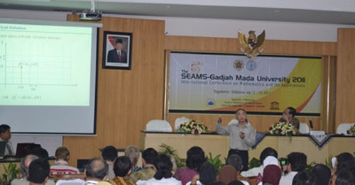 300 Pakar Ikuti Konferensi Internasional Matematika 'The 6th SEAMS-GMU 2011'