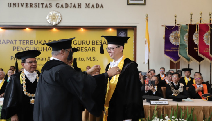 Dekan FISIPOL Erwan Agus Purwanto Dikukuhkan sebagai Guru Besar