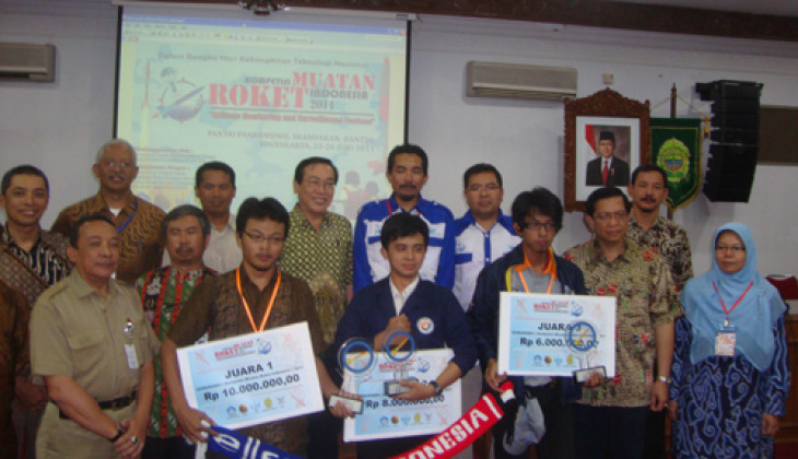 Gama-Sat 1 UGM Raih Desain Terbaik Komurindo 2011