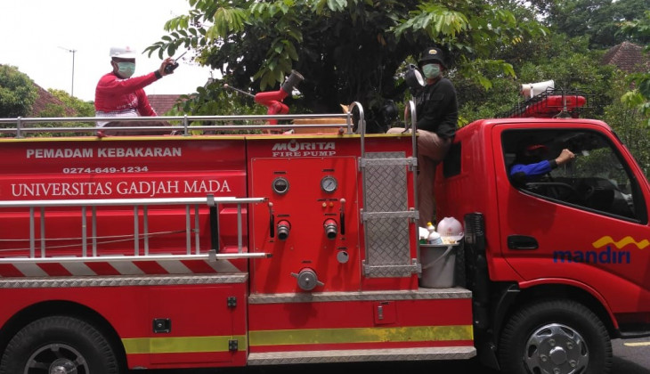 PK4L dan Gelanggang Bergerak Semprot Cairan Disinfektan
