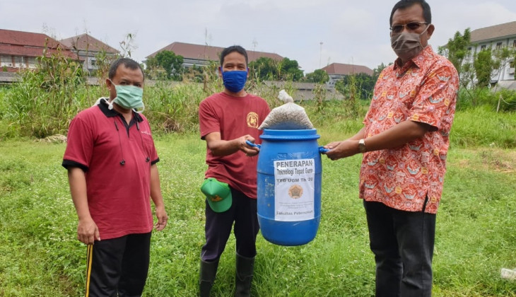 Fapet UGM Bantu Pelet Hijauan Pakan Bagi Komunitas Kusir Andong Terdampak Covid-19