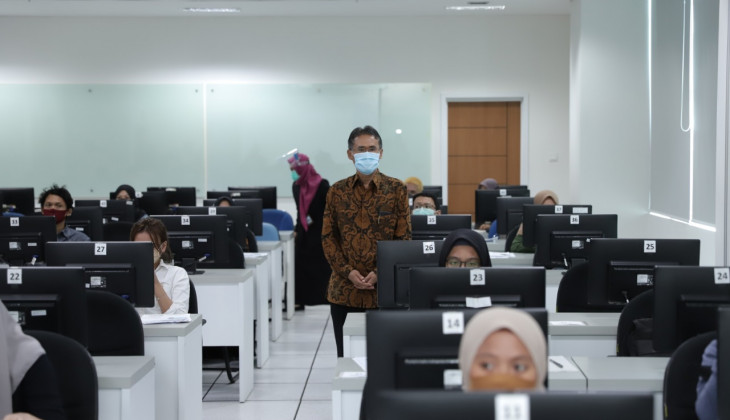 Rektor UGM Tinjau Pelaksanaan UTBK