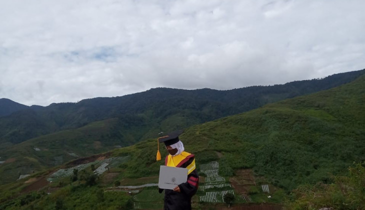 Bukit Lurah Dalam, Saksi Suri Kuliah dan Lulus S2 dari UGM 