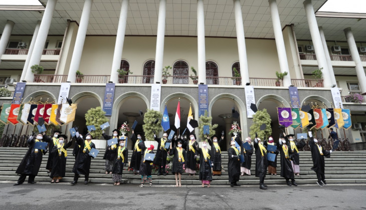 Rektor UGM Mewisuda 1.934 Lulusan Sarjana dan Diploma Baru