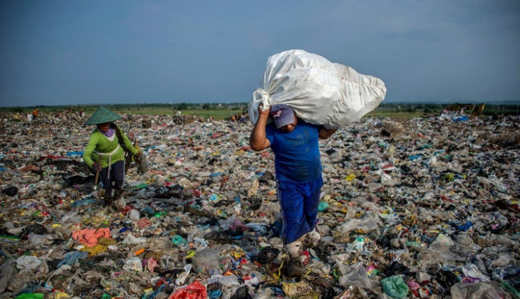 Membedah Bahaya dan Solusi Sampah Plastik dan Mikroplastik di Indonesia   