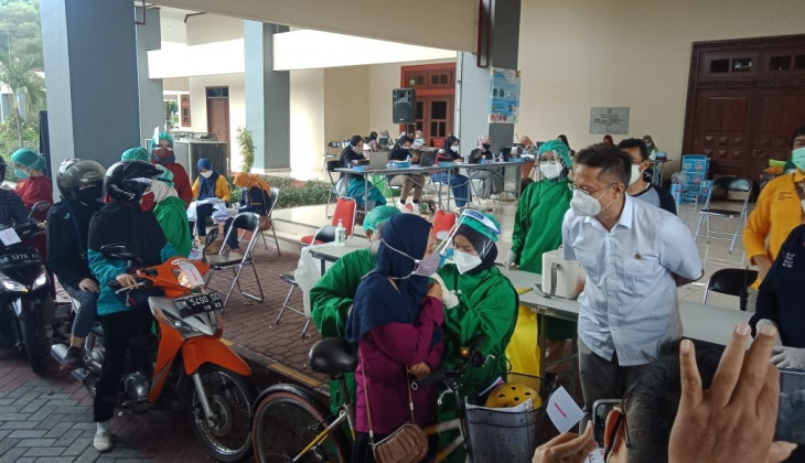  Menkes Apresiasi Pelaksanaan Vaksinasi Drive Thru di UGM