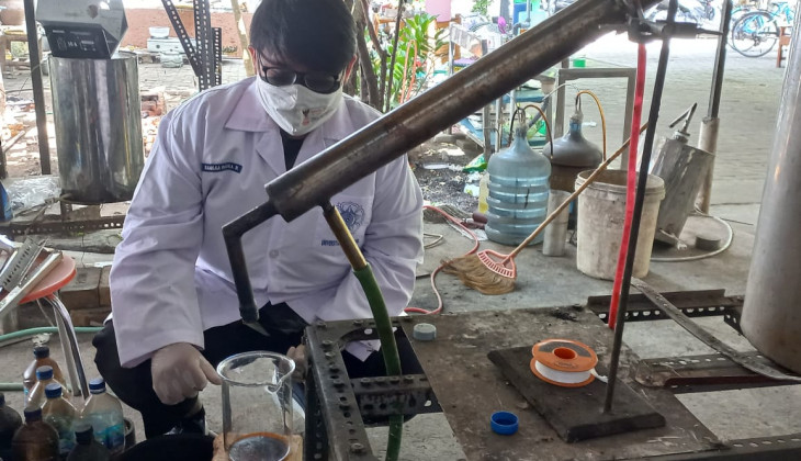 Tim Mahasiswa UGM Ubah Limbah Sarung Tangan Lateks Jadi Bahan Bakar Diesel