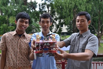 Tim Robot UGM Siap Bertanding di Kontes Robot Cerdas Dunia