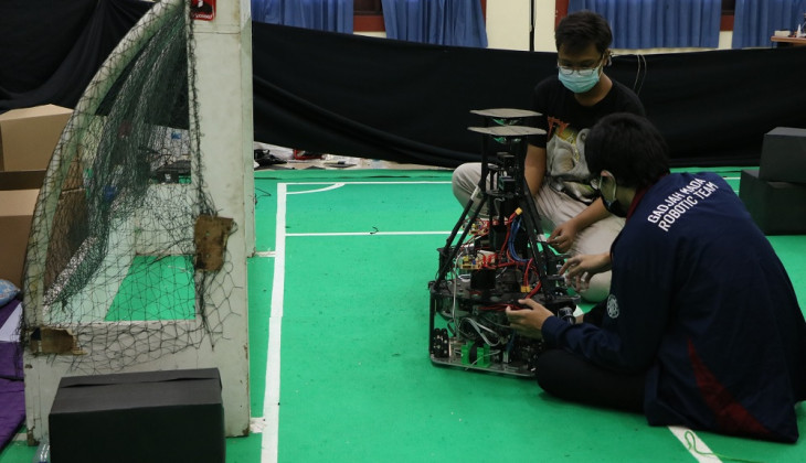 Tim Robot UGM Siap Ikuti KRI 2021