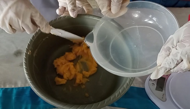  Mahasiswa UGM Ajarkan Masyarakat Buat Sabun dari Minyak Jelantah 