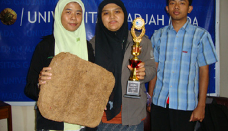 Bantal dari Limbah Serabut Kelapa Antarkan Mahasiswa UGM Juara Kompetisi Business Plan 
