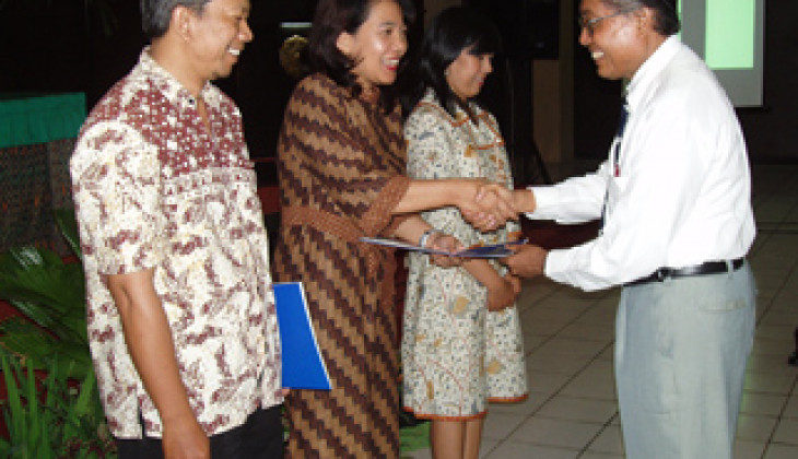 Nur Cahyati Wahyuni, Pustakawan Terbaik UGM