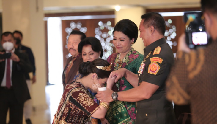 Panglima TNI Andika Perkasa Beri Wejangan ke Dokter Baru Lulusan UGM