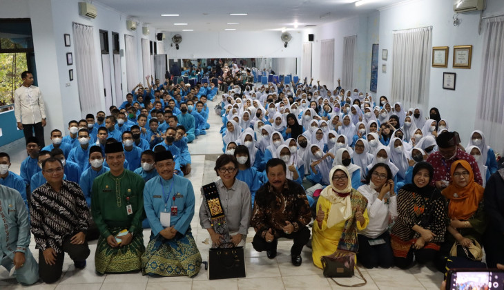 UGM Bakti Sosial di Puskesmas Garuda dan SMA Negeri 8 Pekanbaru