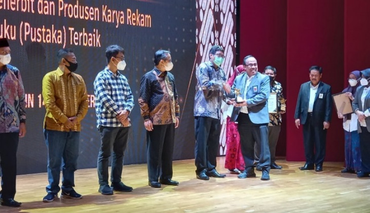 UGM Press Raih Penghargaan Serah Simpan Karya Cetak dan Karya Rekam Perpusnas