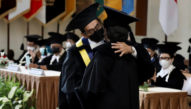 Ulang Tahun ke-64, Prof Retno Indrati Dikukuhkan Sebagai Guru Besar FTP UGM