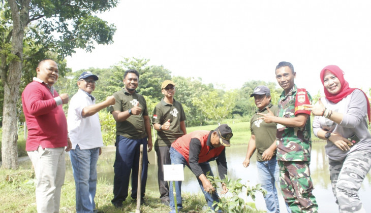 KKN-PPM UGM JT-139 Prambanan Tanam 500 Pohon Untuk Agrotourism