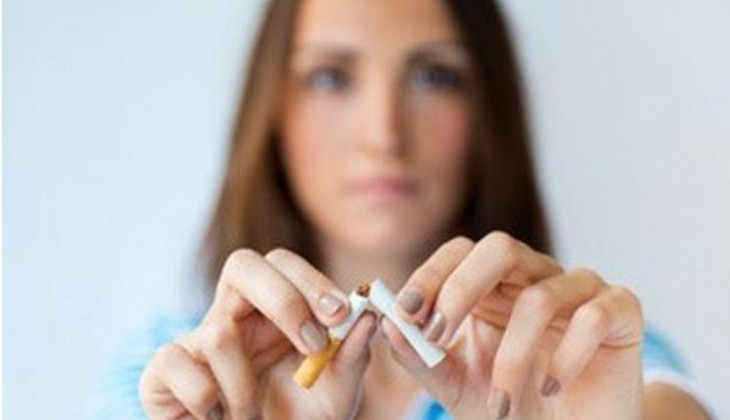 Remaja Perempuan Merokok Disebabkan Oleh Rasa Keingintahuan dan Tekanan Lingkungan  