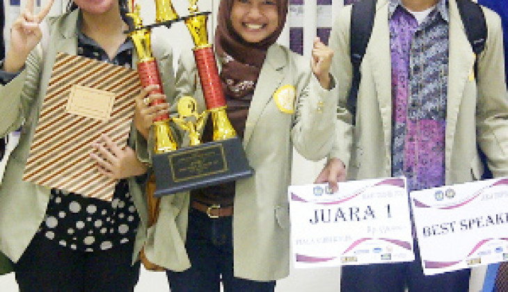 UGM Jawara Debat Politik
