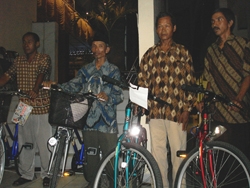 UGM Gratiskan Kuliah Anak Supir Truk