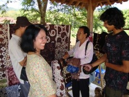 Pasar Batik Rakyat Ala Mahasiswa KKN UGN