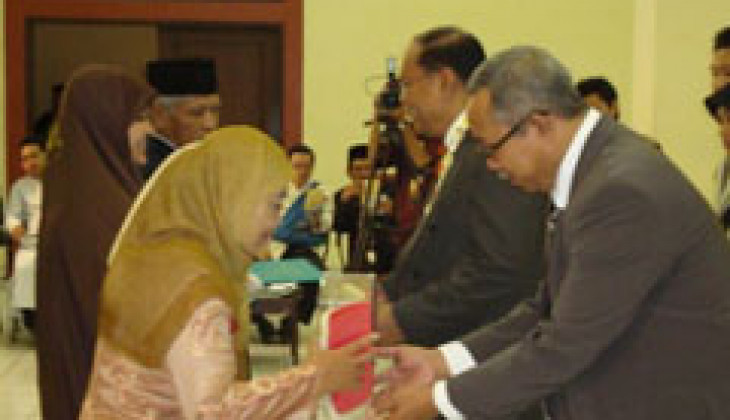 UGM Wisuda 144 Apoteker Baru