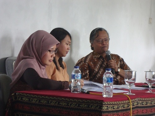 Bahasa Nasional Mulai Desak Bahasa Daerah