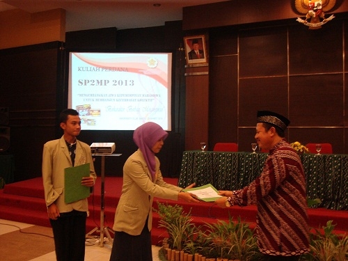 300 Mahasiswa Ikuti Kuliah Perdana SP2MP 2013
