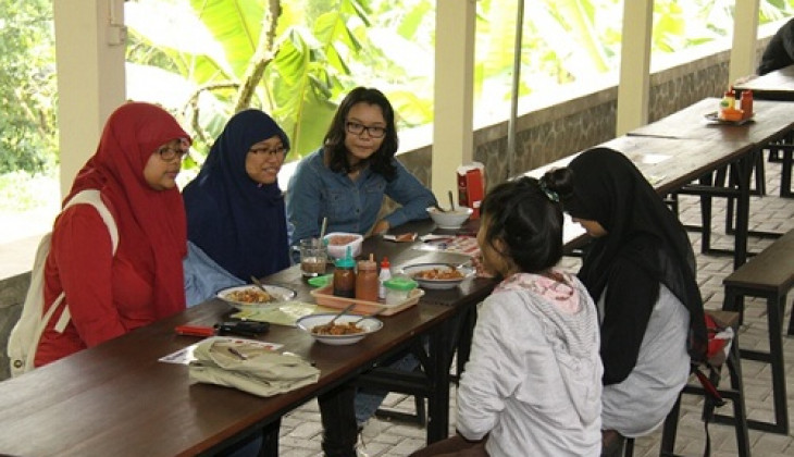 BRI Bantu Gerobag Pedagang PUJALE UGM