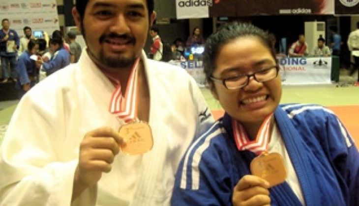UGM Wins Two Medals in International Judo Competition