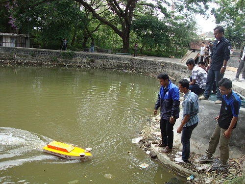 Robot Kapal Tanpa Awak UGM Juara II Nasional